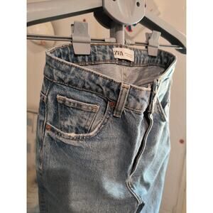 Zara Distressed Straight lightwash denim Size 0